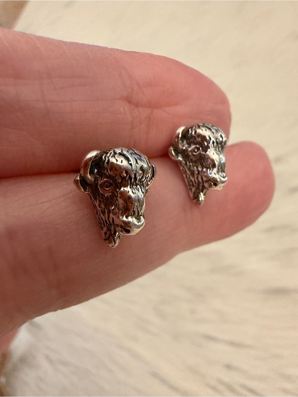 ❤️ Buffalo Bison Head Sterling Silver Western Ethnic Stud Earrings USA - Picture 4 of 12